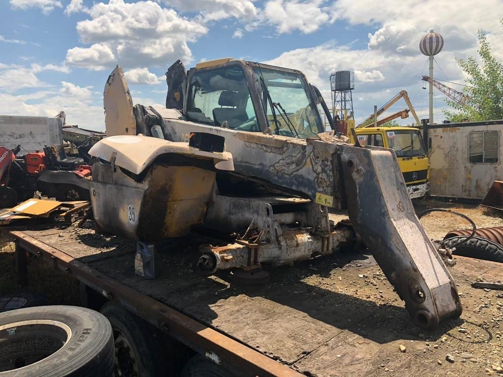 New Holland LM 430 FOR PARTS - Teleskopski rukovatelj: slika New Holland LM 430 FOR PARTS - Teleskopski rukovatelj New Holland LM 430 FOR PARTS - Teleskopski rukovatelj: slika New Holland LM 430 FOR PARTS - Teleskopski rukovatelj