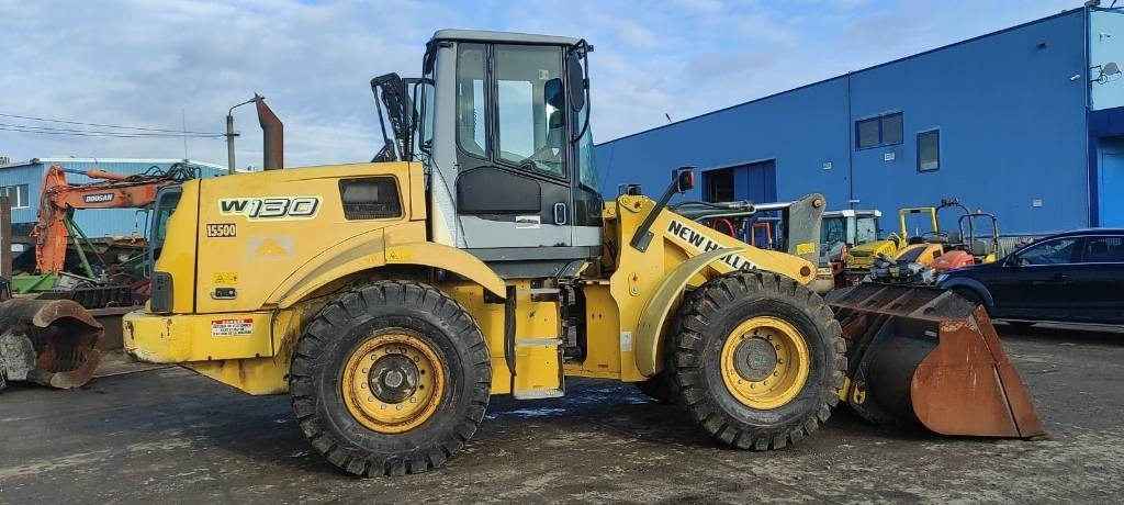 New Holland W 130 - Utovarivač na kotačima: slika New Holland W 130 - Utovarivač na kotačima New Holland W 130 - Utovarivač na kotačima: slika New Holland W 130 - Utovarivač na kotačima