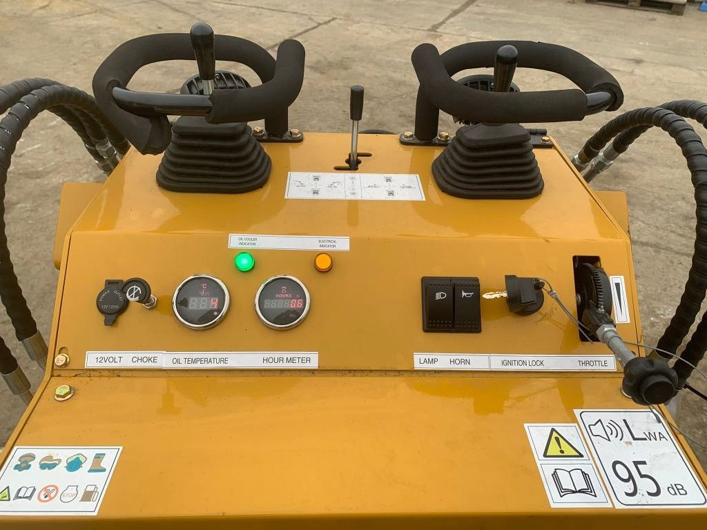 Newrick ZW480 - Mini utovarivač: slika Newrick ZW480 - Mini utovarivač Newrick ZW480 - Mini utovarivač: slika Newrick ZW480 - Mini utovarivač