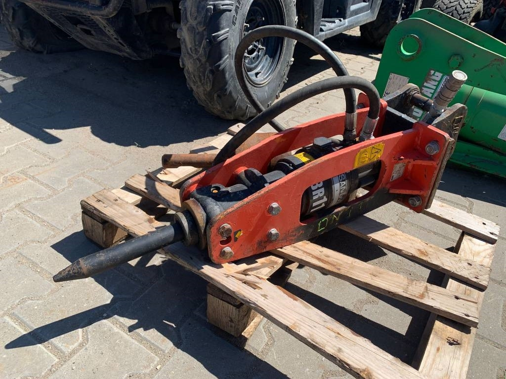 Sandvik BR111A010 - Hidraulični čekić za Građevinski strojevi: slika Sandvik BR111A010 - Hidraulični čekić za Građevinski strojevi Sandvik BR111A010 - Hidraulični čekić za Građevinski strojevi: slika Sandvik BR111A010 - Hidraulični čekić za Građevinski strojevi