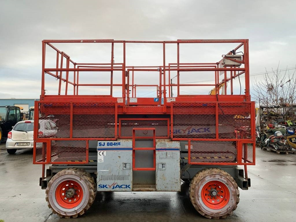 SkyJack SJ 8841 - Škarasta podizna platforma: slika SkyJack SJ 8841 - Škarasta podizna platforma SkyJack SJ 8841 - Škarasta podizna platforma: slika SkyJack SJ 8841 - Škarasta podizna platforma