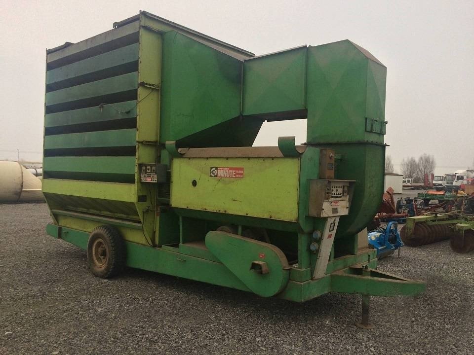 Strahl 700 - Oprema za obradu nakon žetve: slika Strahl 700 - Oprema za obradu nakon žetve Strahl 700 - Oprema za obradu nakon žetve: slika Strahl 700 - Oprema za obradu nakon žetve