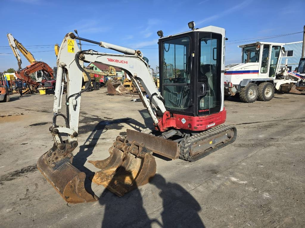 Takeuchi TB 23 R - Mini bager: slika Takeuchi TB 23 R - Mini bager Takeuchi TB 23 R - Mini bager: slika Takeuchi TB 23 R - Mini bager