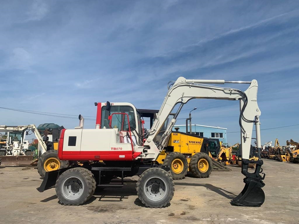 Takeuchi TB070W - Bager na kotačima: slika Takeuchi TB070W - Bager na kotačima Takeuchi TB070W - Bager na kotačima: slika Takeuchi TB070W - Bager na kotačima