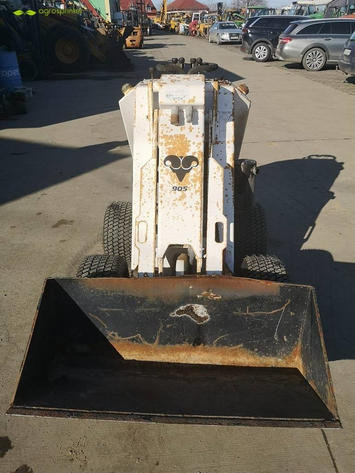 Taskmaster 905 - Mini utovarivač: slika Taskmaster 905 - Mini utovarivač Taskmaster 905 - Mini utovarivač: slika Taskmaster 905 - Mini utovarivač