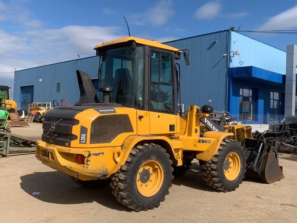 Volvo L 35 G - Utovarivač na kotačima: slika Volvo L 35 G - Utovarivač na kotačima Volvo L 35 G - Utovarivač na kotačima: slika Volvo L 35 G - Utovarivač na kotačima
