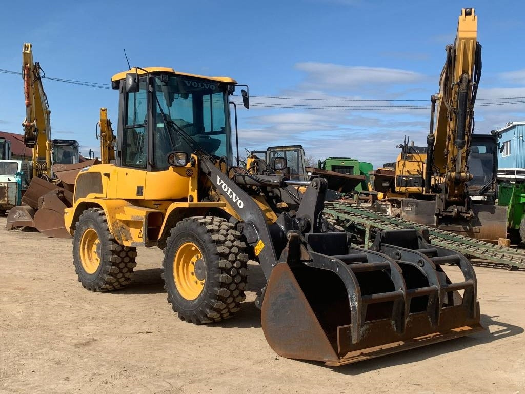 Volvo L 35 G - Utovarivač na kotačima: slika Volvo L 35 G - Utovarivač na kotačima Volvo L 35 G - Utovarivač na kotačima: slika Volvo L 35 G - Utovarivač na kotačima