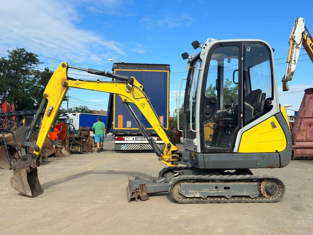 Wacker Neuson ET 18 - Mini bager: slika Wacker Neuson ET 18 - Mini bager Wacker Neuson ET 18 - Mini bager: slika Wacker Neuson ET 18 - Mini bager