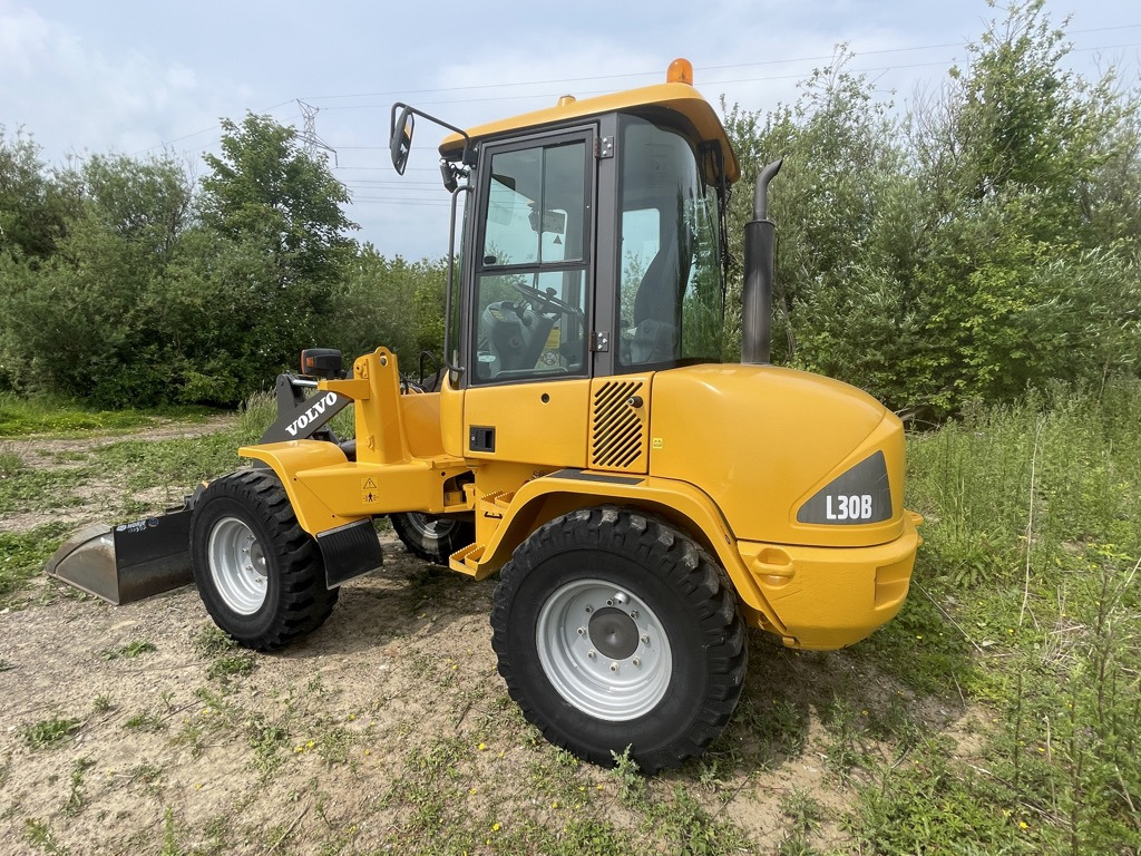 Volvo L30B PRO - Utovarivač na kotačima: slika Volvo L30B PRO - Utovarivač na kotačima Volvo L30B PRO - Utovarivač na kotačima: slika Volvo L30B PRO - Utovarivač na kotačima