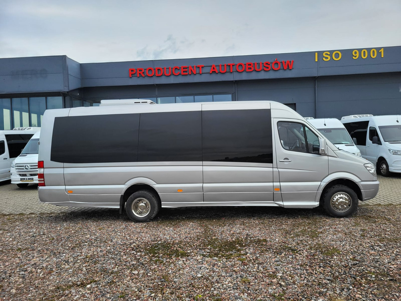 Mercedes-Benz Sprinter 519 CDI 24 places + 4 standing - Prigradski autobus: slika Mercedes-Benz Sprinter 519 CDI 24 places + 4 standing - Prigradski autobus Mercedes-Benz Sprinter 519 CDI 24 places + 4 standing - Prigradski autobus: slika Mercedes-Benz Sprinter 519 CDI 24 places + 4 standing - Prigradski autobus