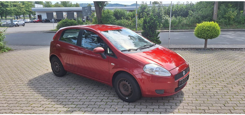Fiat Punto - Automobil: slika Fiat Punto - Automobil Fiat Punto - Automobil: slika Fiat Punto - Automobil