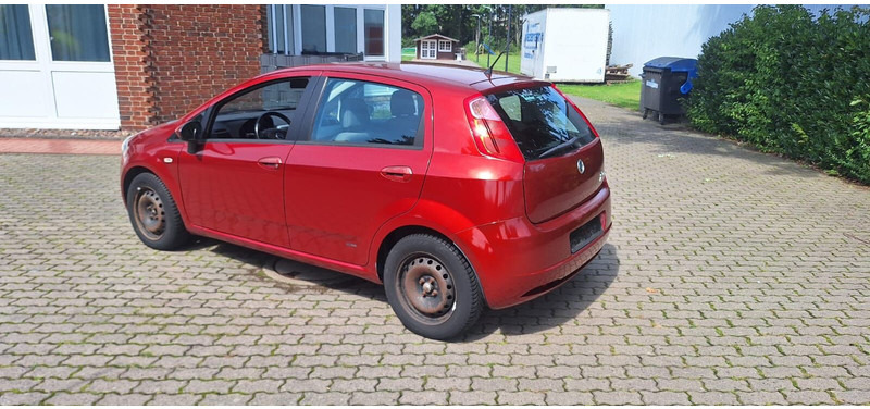 Fiat Punto - Automobil: slika Fiat Punto - Automobil Fiat Punto - Automobil: slika Fiat Punto - Automobil