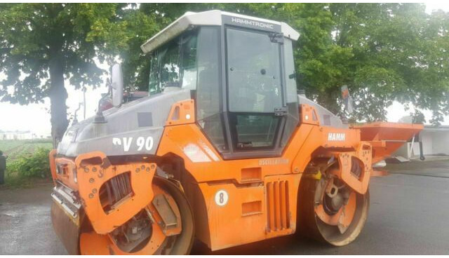 Hamm DV90 VO mit Streuer Klima Deutsche Maschine - Valjak: slika Hamm DV90 VO mit Streuer Klima Deutsche Maschine - Valjak Hamm DV90 VO mit Streuer Klima Deutsche Maschine - Valjak: slika Hamm DV90 VO mit Streuer Klima Deutsche Maschine - Valjak