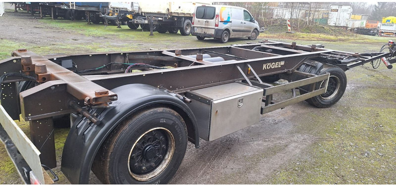 Kögel AW 18 BDF-Anhänger - Transporter kontejnera/ Prikolica s izmjenjivim sanducima: slika Kögel AW 18 BDF-Anhänger - Transporter kontejnera/ Prikolica s izmjenjivim sanducima Kögel AW 18 BDF-Anhänger - Transporter kontejnera/ Prikolica s izmjenjivim sanducima: slika Kögel AW 18 BDF-Anhänger - Transporter kontejnera/ Prikolica s izmjenjivim sanducima