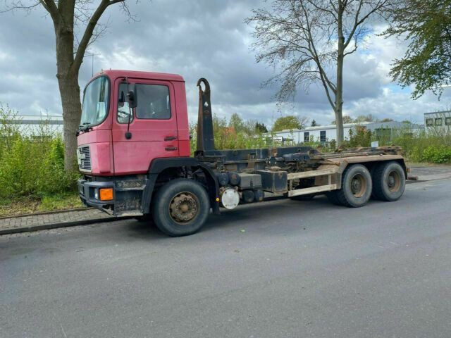 MAN 26.372K 6x4 Abrollkipper AHK Blatt/Blatt - Kamion s kukastom dizalicom: slika MAN 26.372K 6x4 Abrollkipper AHK Blatt/Blatt - Kamion s kukastom dizalicom MAN 26.372K 6x4 Abrollkipper AHK Blatt/Blatt - Kamion s kukastom dizalicom: slika MAN 26.372K 6x4 Abrollkipper AHK Blatt/Blatt - Kamion s kukastom dizalicom