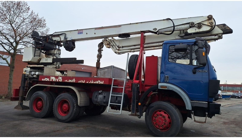 Mercedes-Benz 2629 AK Motorwagen mit Kran Dachdeckerkran6x6 - Kamion s kranom: slika Mercedes-Benz 2629 AK Motorwagen mit Kran Dachdeckerkran6x6 - Kamion s kranom Mercedes-Benz 2629 AK Motorwagen mit Kran Dachdeckerkran6x6 - Kamion s kranom: slika Mercedes-Benz 2629 AK Motorwagen mit Kran Dachdeckerkran6x6 - Kamion s kranom