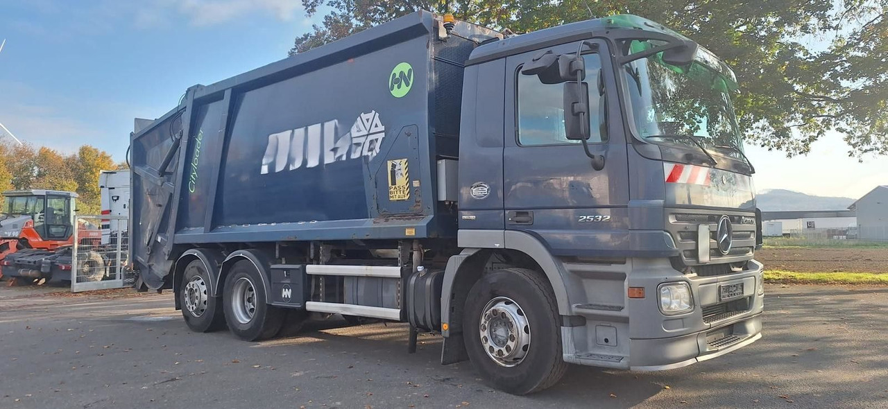 Mercedes-Benz 2632 Müllwgen 6x2 M.Haus E5 Blatt/Luft - Kamion za odvoz smeća: slika Mercedes-Benz 2632 Müllwgen 6x2 M.Haus E5 Blatt/Luft - Kamion za odvoz smeća Mercedes-Benz 2632 Müllwgen 6x2 M.Haus E5 Blatt/Luft - Kamion za odvoz smeća: slika Mercedes-Benz 2632 Müllwgen 6x2 M.Haus E5 Blatt/Luft - Kamion za odvoz smeća