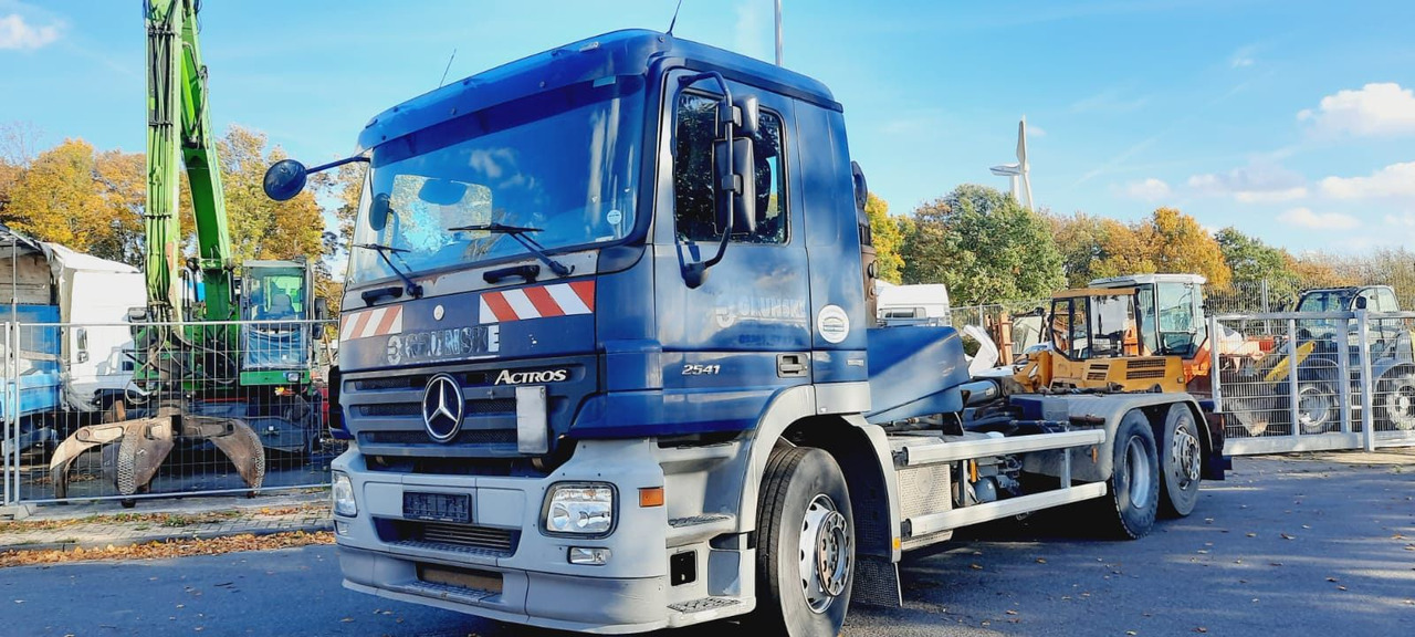 Mercedes-Benz 2641 Abrollkipper - Kamion s kukastom dizalicom: slika Mercedes-Benz 2641 Abrollkipper - Kamion s kukastom dizalicom Mercedes-Benz 2641 Abrollkipper - Kamion s kukastom dizalicom: slika Mercedes-Benz 2641 Abrollkipper - Kamion s kukastom dizalicom