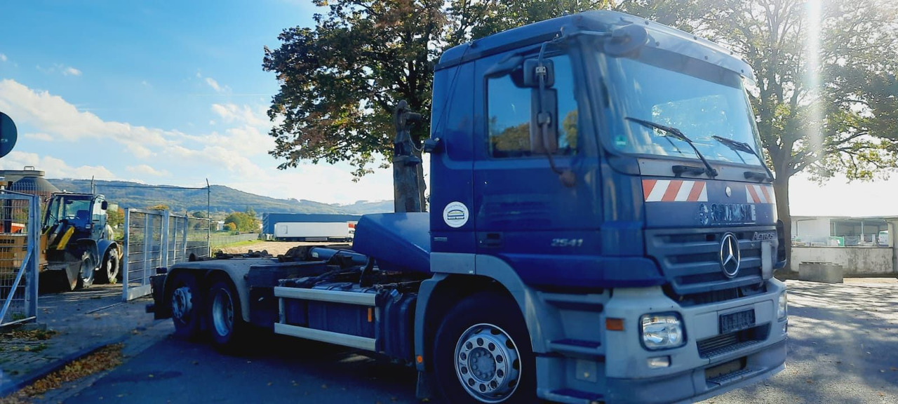 Mercedes-Benz 2641 Abrollkipper - Kamion s kukastom dizalicom: slika Mercedes-Benz 2641 Abrollkipper - Kamion s kukastom dizalicom Mercedes-Benz 2641 Abrollkipper - Kamion s kukastom dizalicom: slika Mercedes-Benz 2641 Abrollkipper - Kamion s kukastom dizalicom