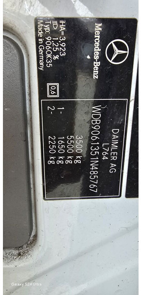 Dostavno vozilo s ravnom platformom Mercedes-Benz Sprinter 316: slika Dostavno vozilo s ravnom platformom Mercedes-Benz Sprinter 316