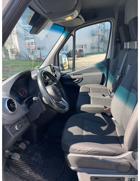 Dostavno vozilo sa zatvorenim sandukom Mercedes-Benz Sprinter III Pritsche RWD/AWD 311/315/317/319 CD: slika Dostavno vozilo sa zatvorenim sandukom Mercedes-Benz Sprinter III Pritsche RWD/AWD 311/315/317/319 CD