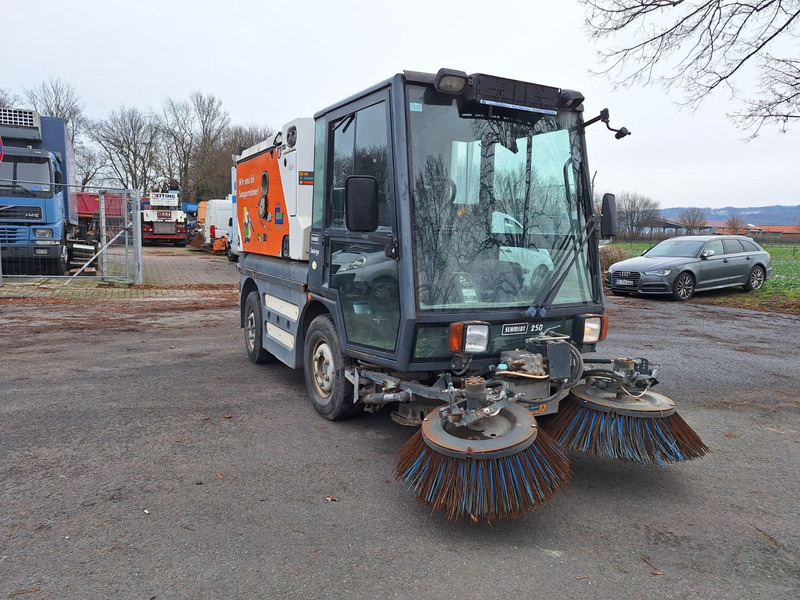 Schmidt Hagen Kehrmaschine K449 - Cestovna čistilica: slika Schmidt Hagen Kehrmaschine K449 - Cestovna čistilica Schmidt Hagen Kehrmaschine K449 - Cestovna čistilica: slika Schmidt Hagen Kehrmaschine K449 - Cestovna čistilica