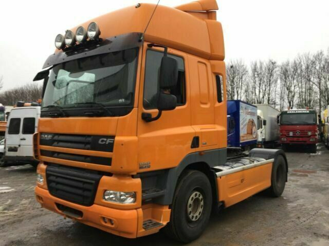 DAF CF85-410 G.Haus 2xBett ZF/Schalter 2-Kreishydr - Tegljač: slika DAF CF85-410 G.Haus 2xBett ZF/Schalter 2-Kreishydr - Tegljač DAF CF85-410 G.Haus 2xBett ZF/Schalter 2-Kreishydr - Tegljač: slika DAF CF85-410 G.Haus 2xBett ZF/Schalter 2-Kreishydr - Tegljač