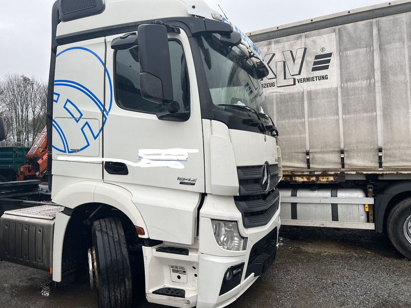 Mercedes-Benz 1842 LS Actros 1-Hand - Tegljač: slika Mercedes-Benz 1842 LS Actros 1-Hand - Tegljač Mercedes-Benz 1842 LS Actros 1-Hand - Tegljač: slika Mercedes-Benz 1842 LS Actros 1-Hand - Tegljač
