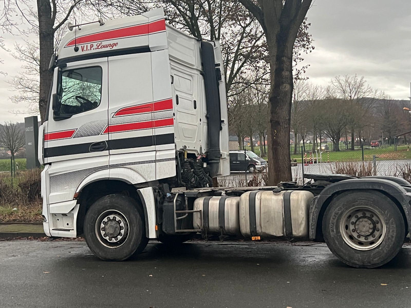 Mercedes-Benz 1845 Arocs 4x4 HD 1-Hand - Tegljač: slika Mercedes-Benz 1845 Arocs 4x4 HD 1-Hand - Tegljač Mercedes-Benz 1845 Arocs 4x4 HD 1-Hand - Tegljač: slika Mercedes-Benz 1845 Arocs 4x4 HD 1-Hand - Tegljač