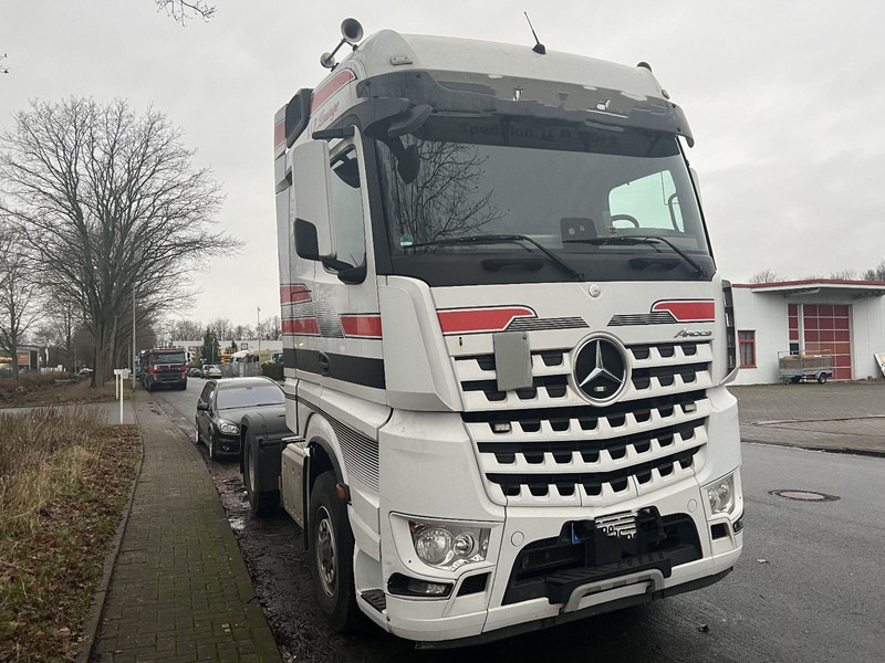 Mercedes-Benz 1845 Arocs 4x4 HD 1-Hand - Tegljač: slika Mercedes-Benz 1845 Arocs 4x4 HD 1-Hand - Tegljač Mercedes-Benz 1845 Arocs 4x4 HD 1-Hand - Tegljač: slika Mercedes-Benz 1845 Arocs 4x4 HD 1-Hand - Tegljač