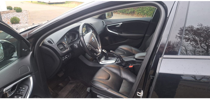 Hatchback Volvo V40 Cross Country You!: slika Hatchback Volvo V40 Cross Country You!