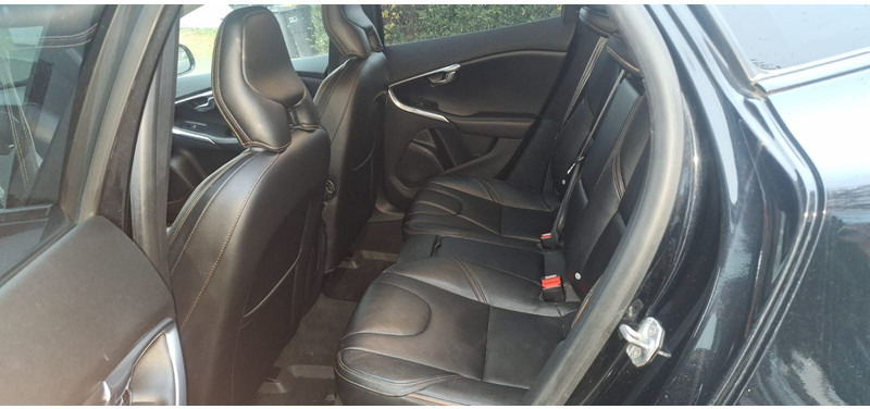 Hatchback Volvo V40 Cross Country You!: slika Hatchback Volvo V40 Cross Country You!