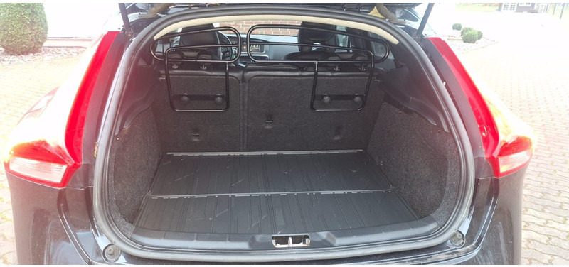 Hatchback Volvo V40 Cross Country You!: slika Hatchback Volvo V40 Cross Country You!