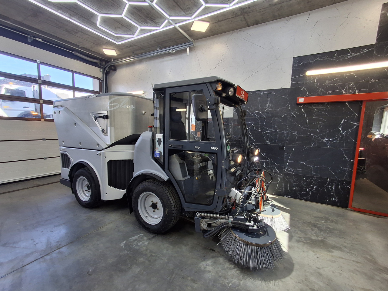 HAKO Citymaster 1600 Kehrmaschine Zamiatarka PM2.5 Euro 6 2019r - Cestovna čistilica: slika HAKO Citymaster 1600 Kehrmaschine Zamiatarka PM2.5 Euro 6 2019r - Cestovna čistilica HAKO Citymaster 1600 Kehrmaschine Zamiatarka PM2.5 Euro 6 2019r - Cestovna čistilica: slika HAKO Citymaster 1600 Kehrmaschine Zamiatarka PM2.5 Euro 6 2019r - Cestovna čistilica