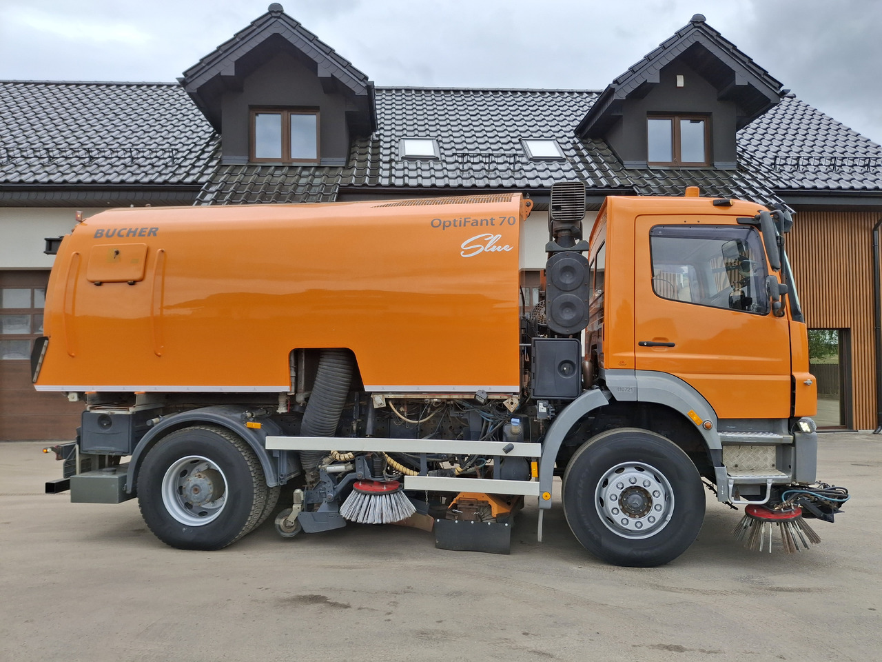MERCEDES-BENZ Axor 1823 Zamiatarka Kehrmaschine BUCHER 2 Motoren Szczotki L/R Sweeper - Cestovna čistilica: slika MERCEDES-BENZ Axor 1823 Zamiatarka Kehrmaschine BUCHER 2 Motoren Szczotki L/R Sweeper - Cestovna čistilica MERCEDES-BENZ Axor 1823 Zamiatarka Kehrmaschine BUCHER 2 Motoren Szczotki L/R Sweeper - Cestovna čistilica: slika MERCEDES-BENZ Axor 1823 Zamiatarka Kehrmaschine BUCHER 2 Motoren Szczotki L/R Sweeper - Cestovna čistilica