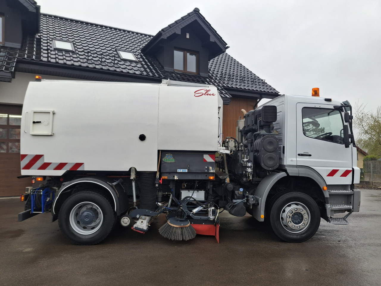 MERCEDES-BENZ Axor 1829 Zamiatarka Kehrmaschine Johnston 2 Motoren Karcher L/R - Cestovna čistilica: slika MERCEDES-BENZ Axor 1829 Zamiatarka Kehrmaschine Johnston 2 Motoren Karcher L/R - Cestovna čistilica MERCEDES-BENZ Axor 1829 Zamiatarka Kehrmaschine Johnston 2 Motoren Karcher L/R - Cestovna čistilica: slika MERCEDES-BENZ Axor 1829 Zamiatarka Kehrmaschine Johnston 2 Motoren Karcher L/R - Cestovna čistilica