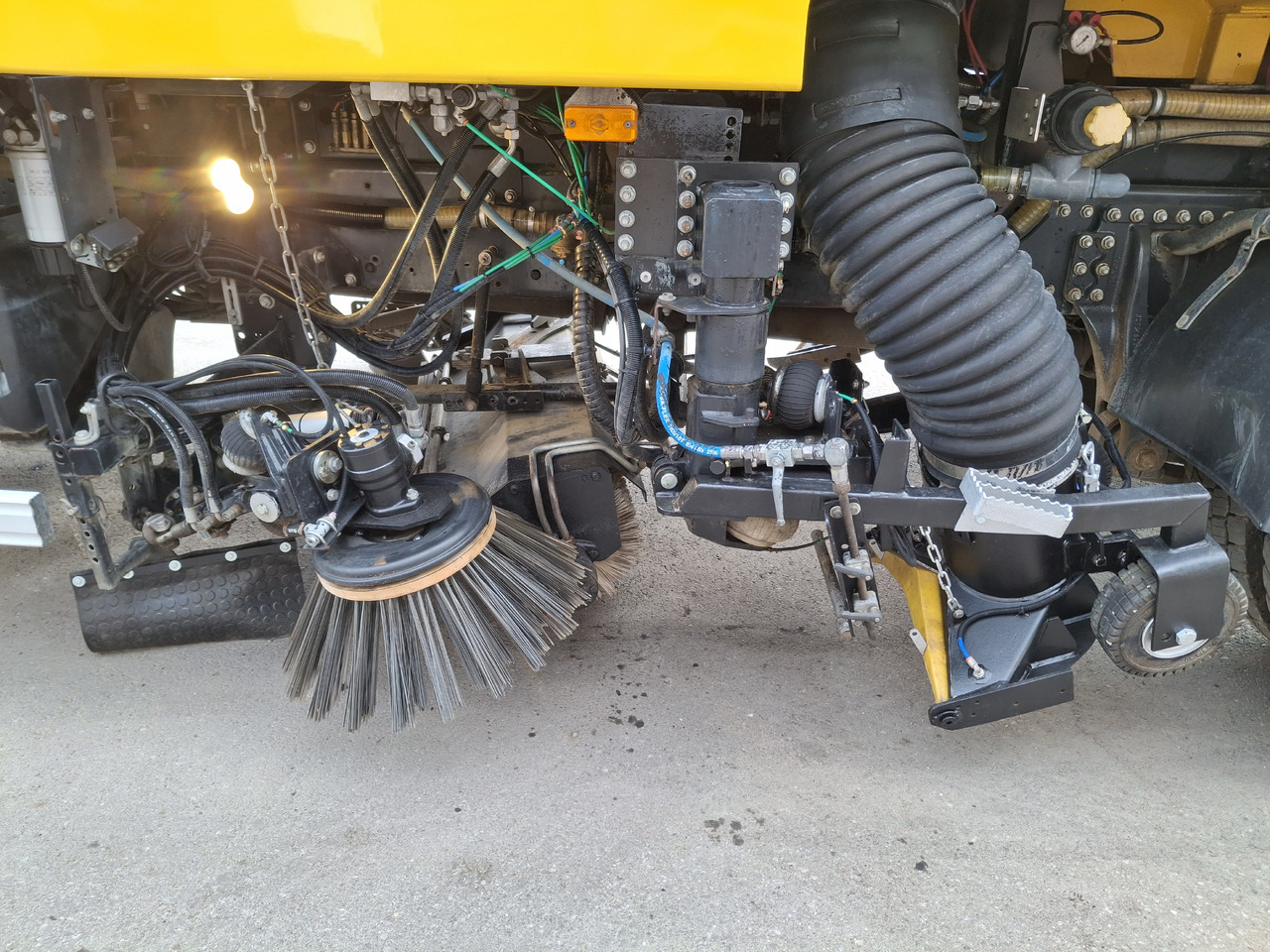 Cestovna čistilica RENAULT C280 SEMAT ZOELLER Zamiatarka Kehrmaschine Euro 6 PM Karcher L/R 2 Motoren 2018r Hochdruckreinigung: slika Cestovna čistilica RENAULT C280 SEMAT ZOELLER Zamiatarka Kehrmaschine Euro 6 PM Karcher L/R 2 Motoren 2018r Hochdruckreinigung