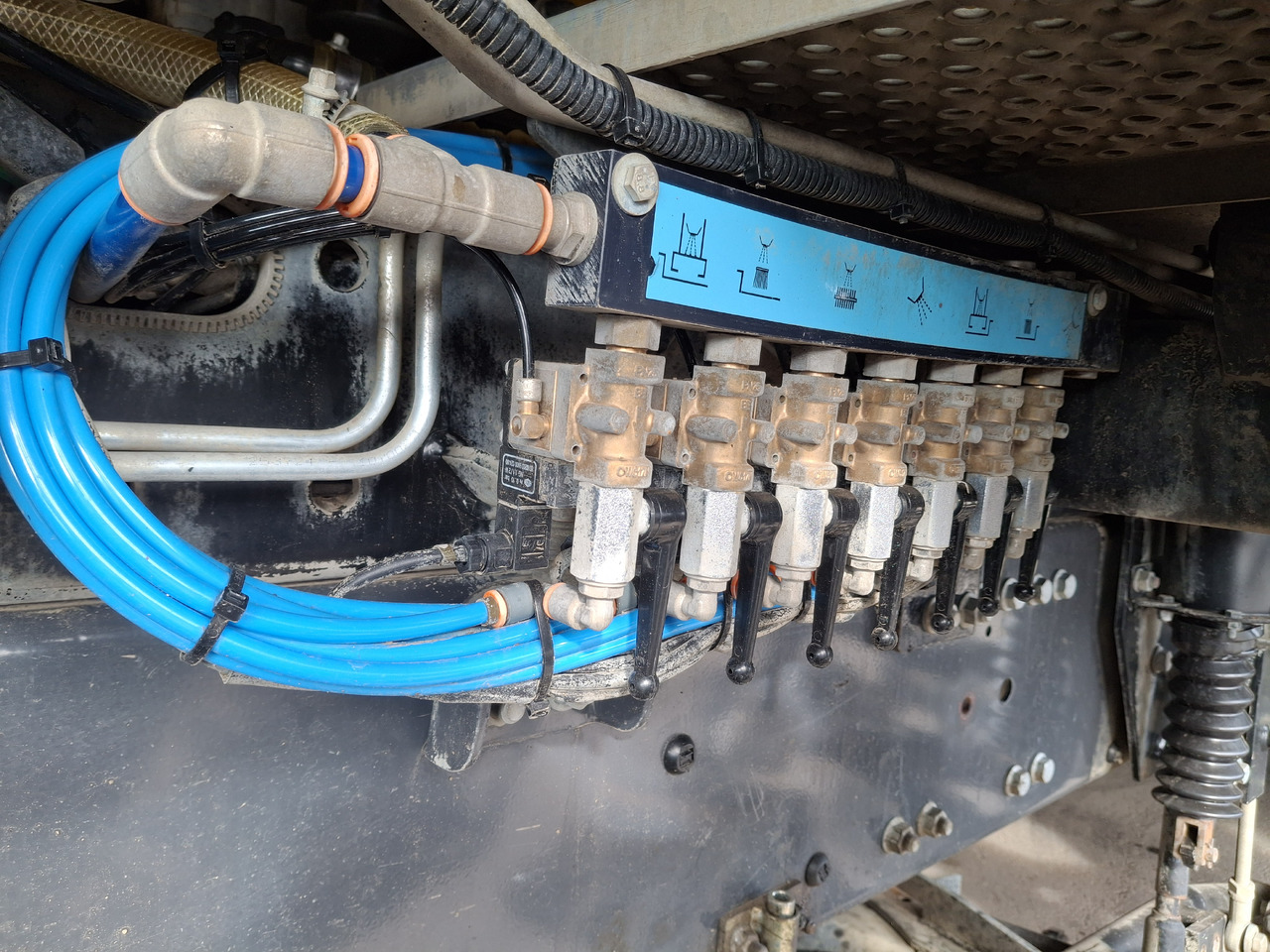 Cestovna čistilica RENAULT C280 SEMAT ZOELLER Zamiatarka Kehrmaschine Euro 6 PM Karcher L/R 2 Motoren 2018r Hochdruckreinigung: slika Cestovna čistilica RENAULT C280 SEMAT ZOELLER Zamiatarka Kehrmaschine Euro 6 PM Karcher L/R 2 Motoren 2018r Hochdruckreinigung