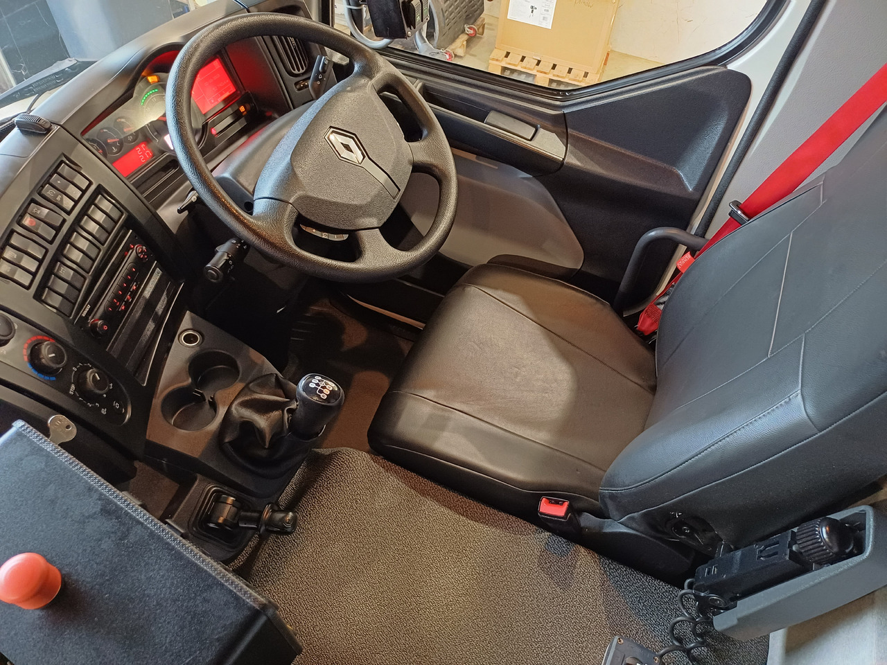 Cestovna čistilica RENAULT D12 Zamiatarka Kehrmaschine 2 Motoren SEMAT Zoeller Szczotki L/R Euro 6 PM10 2017r: slika Cestovna čistilica RENAULT D12 Zamiatarka Kehrmaschine 2 Motoren SEMAT Zoeller Szczotki L/R Euro 6 PM10 2017r