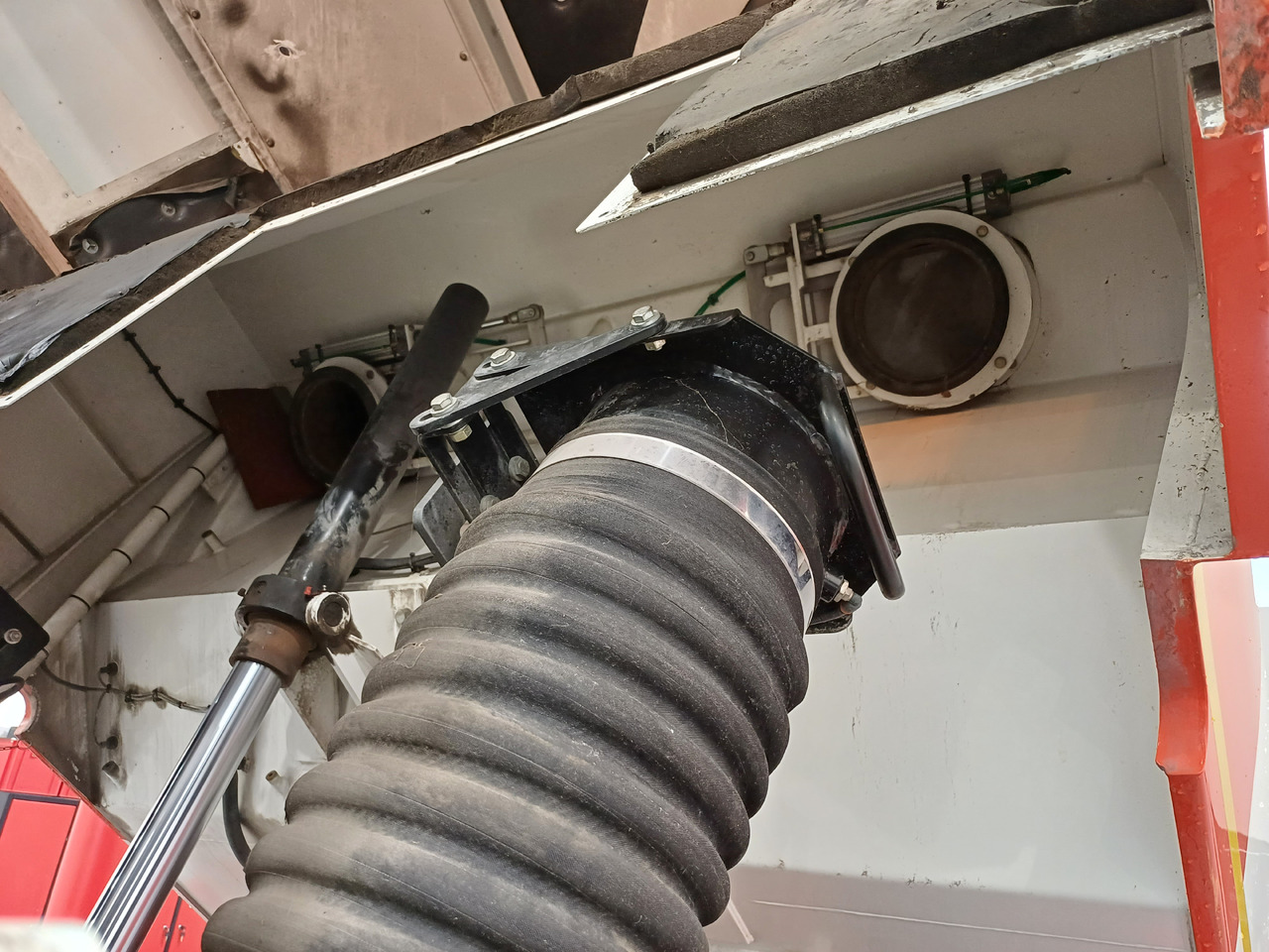 Cestovna čistilica RENAULT D12 Zamiatarka Kehrmaschine 2 Motoren SEMAT Zoeller Szczotki L/R Euro 6 PM10 2017r: slika Cestovna čistilica RENAULT D12 Zamiatarka Kehrmaschine 2 Motoren SEMAT Zoeller Szczotki L/R Euro 6 PM10 2017r