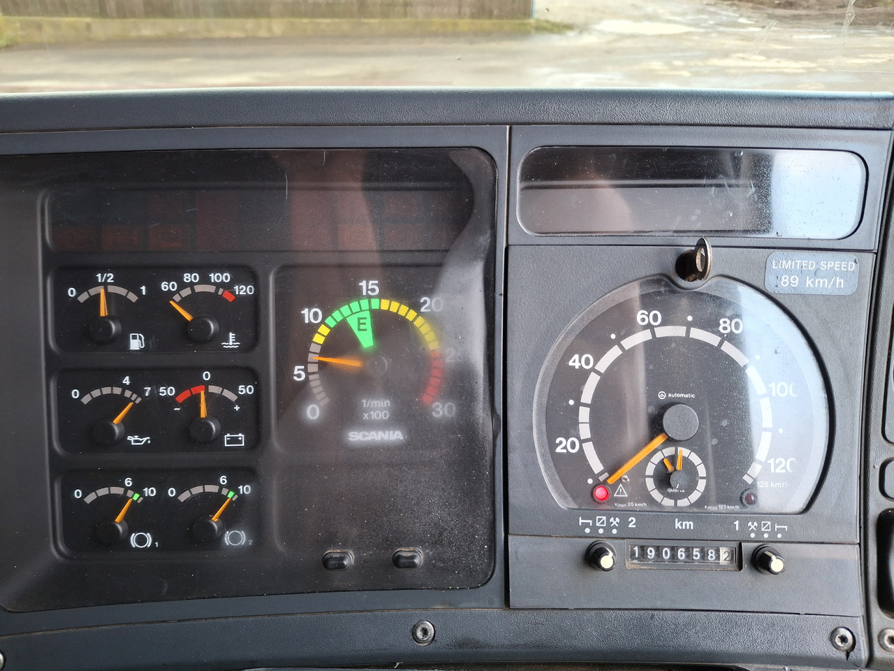 Zakup SCANIA 94G Zamiatarka Kehrmaschine BUCHER L/R Frontbürste 2 Motoren Odchwaszczarka Przednia Szczotka SCANIA 94G Zamiatarka Kehrmaschine BUCHER L/R Frontbürste 2 Motoren Odchwaszczarka Przednia Szczotka: slika Zakup SCANIA 94G Zamiatarka Kehrmaschine BUCHER L/R Frontbürste 2 Motoren Odchwaszczarka Przednia Szczotka SCANIA 94G Zamiatarka Kehrmaschine BUCHER L/R Frontbürste 2 Motoren Odchwaszczarka Przednia Szczotka