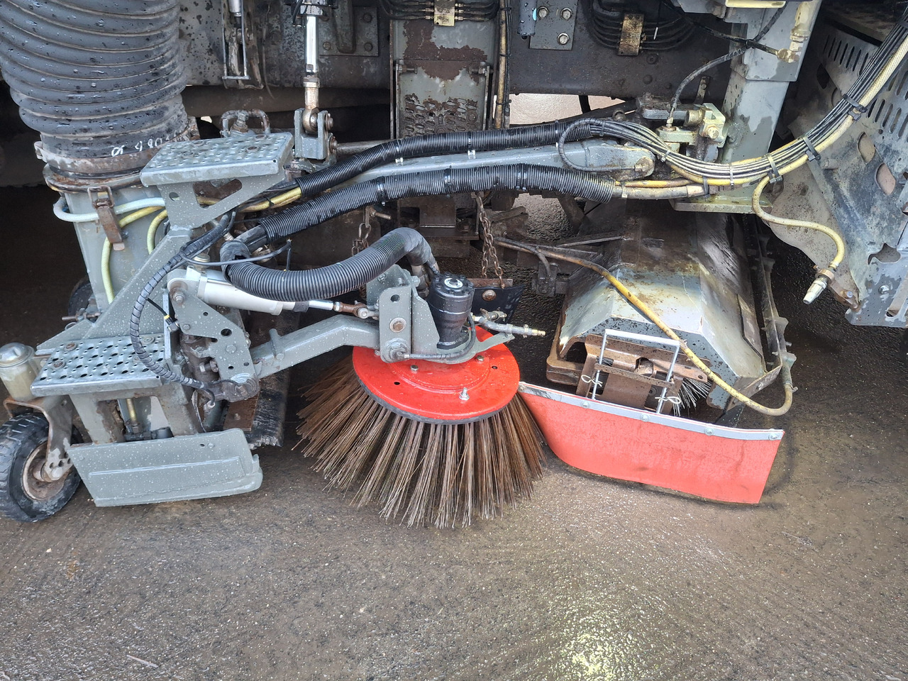 Zakup SCANIA 94G Zamiatarka Kehrmaschine BUCHER L/R Frontbürste 2 Motoren Odchwaszczarka Przednia Szczotka SCANIA 94G Zamiatarka Kehrmaschine BUCHER L/R Frontbürste 2 Motoren Odchwaszczarka Przednia Szczotka: slika Zakup SCANIA 94G Zamiatarka Kehrmaschine BUCHER L/R Frontbürste 2 Motoren Odchwaszczarka Przednia Szczotka SCANIA 94G Zamiatarka Kehrmaschine BUCHER L/R Frontbürste 2 Motoren Odchwaszczarka Przednia Szczotka