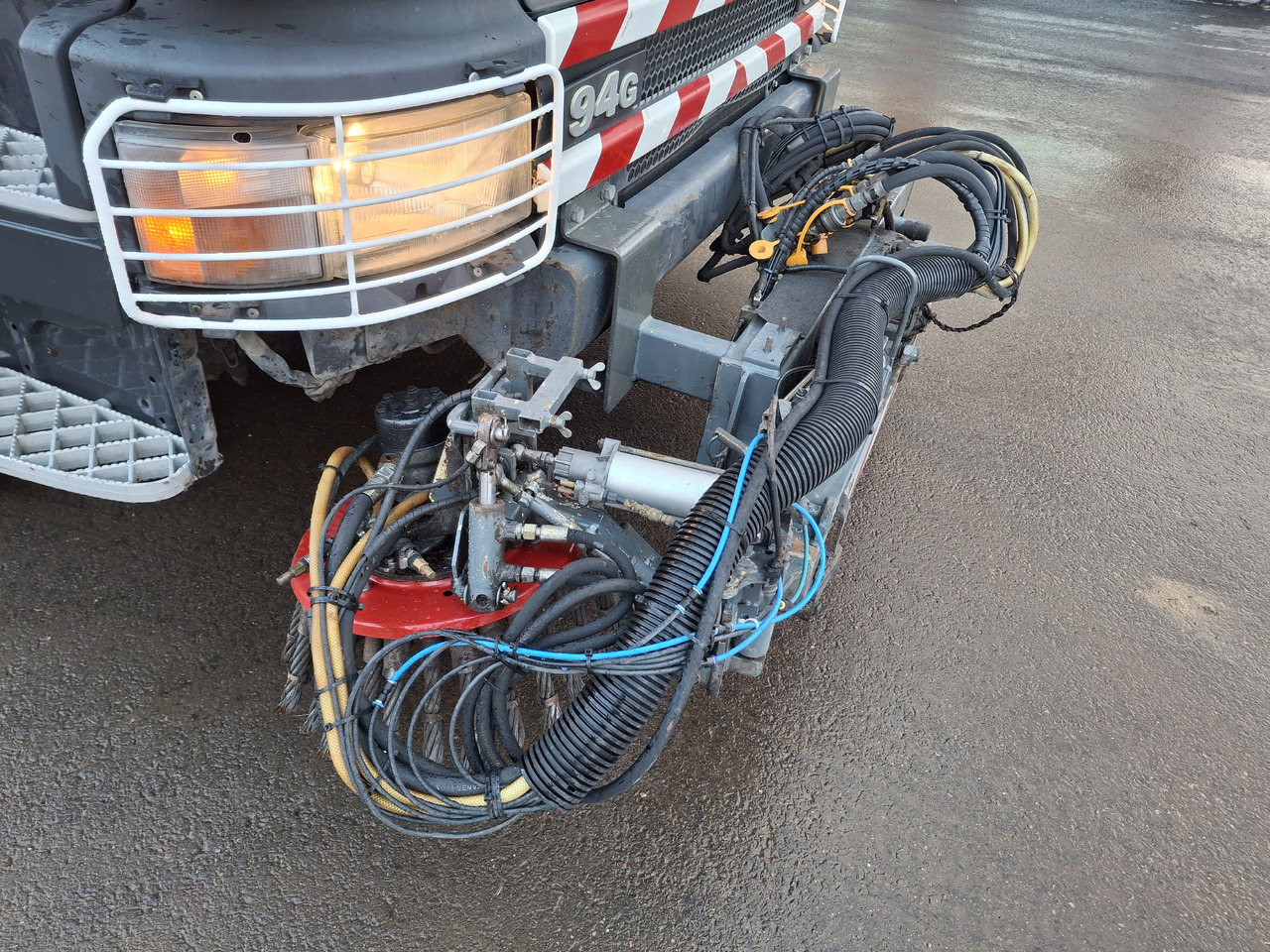 Zakup SCANIA 94G Zamiatarka Kehrmaschine BUCHER L/R Frontbürste 2 Motoren Odchwaszczarka Przednia Szczotka SCANIA 94G Zamiatarka Kehrmaschine BUCHER L/R Frontbürste 2 Motoren Odchwaszczarka Przednia Szczotka: slika Zakup SCANIA 94G Zamiatarka Kehrmaschine BUCHER L/R Frontbürste 2 Motoren Odchwaszczarka Przednia Szczotka SCANIA 94G Zamiatarka Kehrmaschine BUCHER L/R Frontbürste 2 Motoren Odchwaszczarka Przednia Szczotka