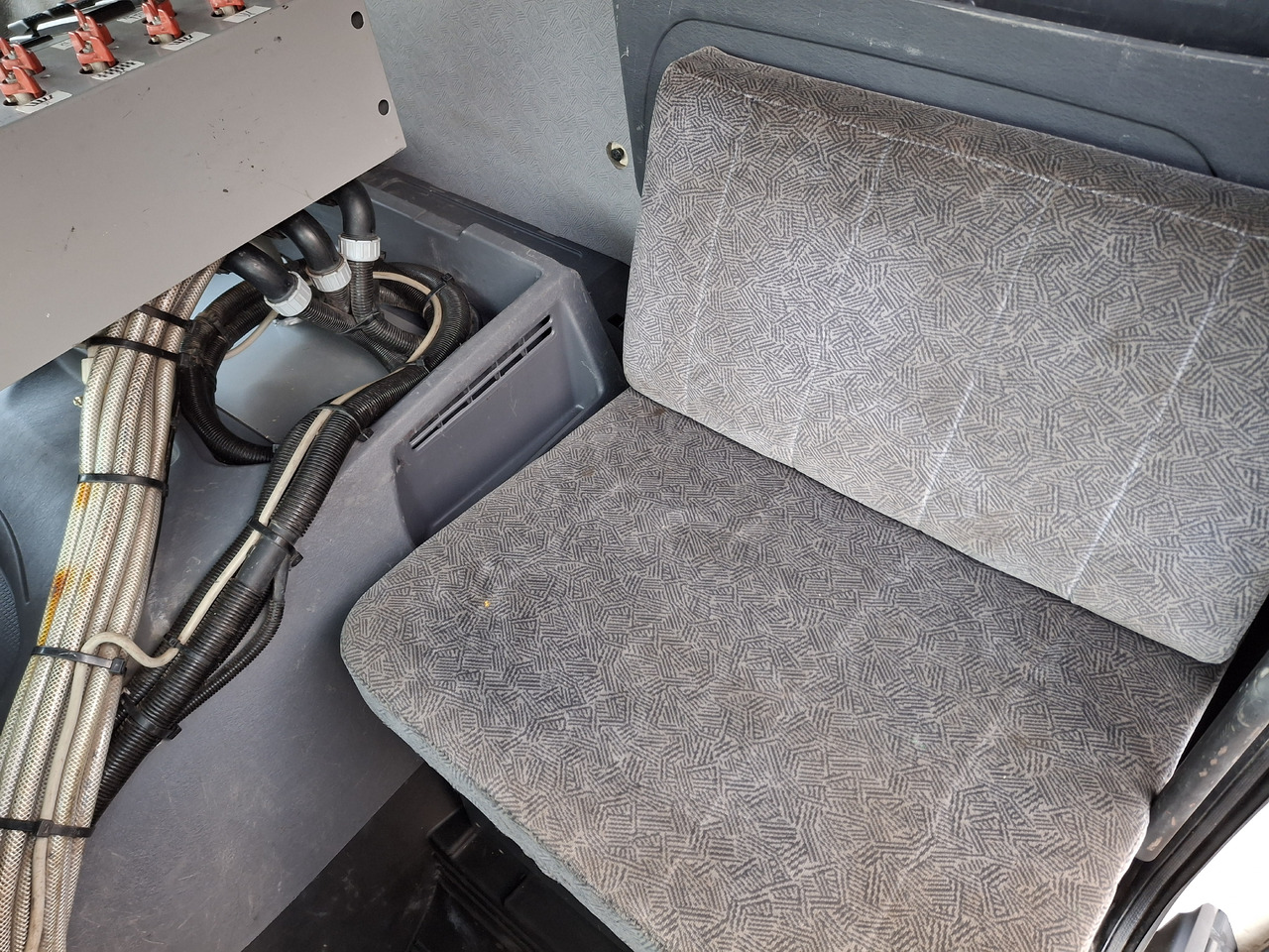 Zakup SCANIA 94G Zamiatarka Kehrmaschine BUCHER L/R Frontbürste 2 Motoren Odchwaszczarka Przednia Szczotka SCANIA 94G Zamiatarka Kehrmaschine BUCHER L/R Frontbürste 2 Motoren Odchwaszczarka Przednia Szczotka: slika Zakup SCANIA 94G Zamiatarka Kehrmaschine BUCHER L/R Frontbürste 2 Motoren Odchwaszczarka Przednia Szczotka SCANIA 94G Zamiatarka Kehrmaschine BUCHER L/R Frontbürste 2 Motoren Odchwaszczarka Przednia Szczotka