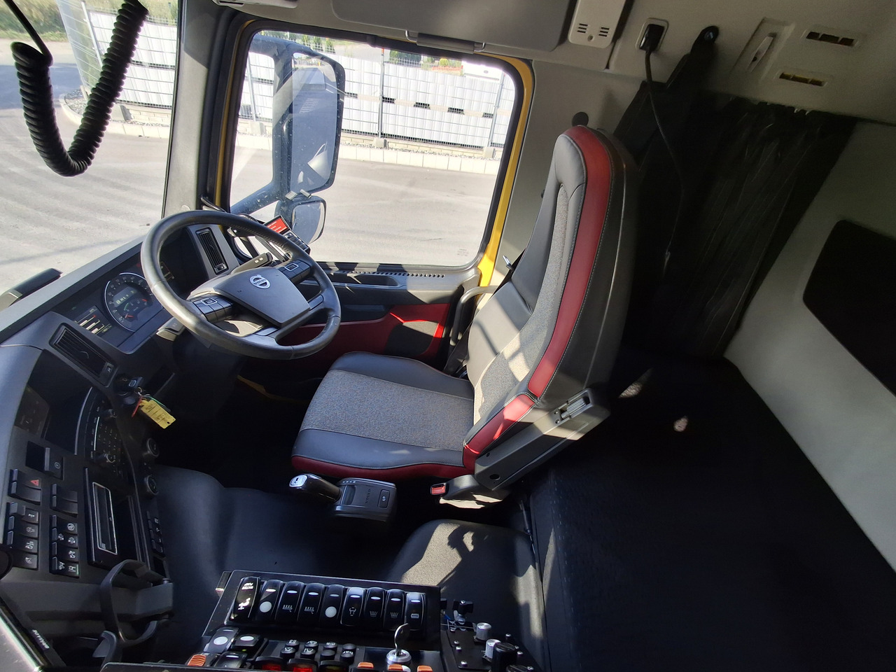 Cestovna čistilica VOLVO FMX 420 Zamiatarka Kehrmaschine Euro 6 PM2.5 BROCK VS 7 TECH Karcher L/R 2145 Mth 2021r: slika Cestovna čistilica VOLVO FMX 420 Zamiatarka Kehrmaschine Euro 6 PM2.5 BROCK VS 7 TECH Karcher L/R 2145 Mth 2021r