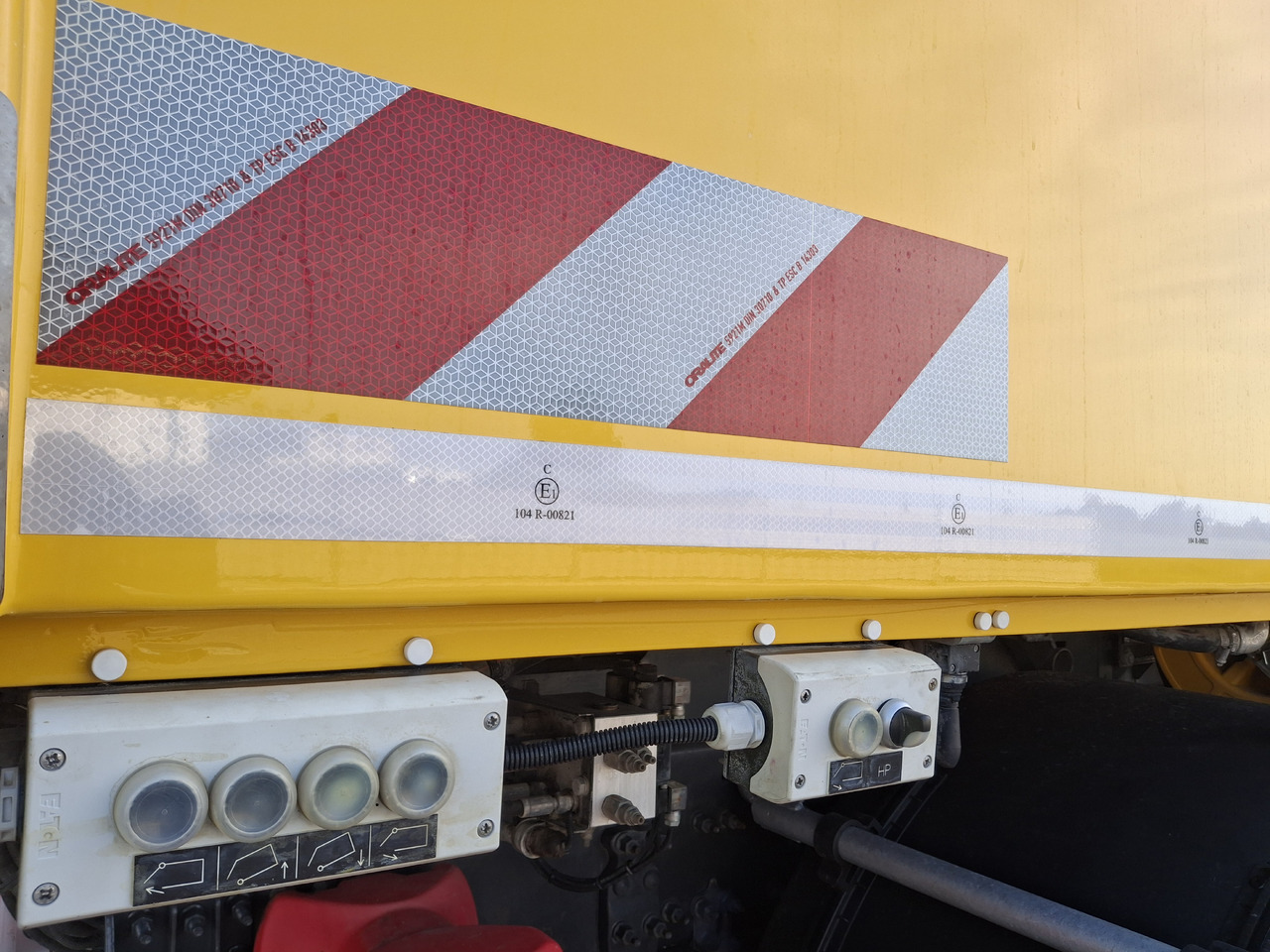 Cestovna čistilica VOLVO FMX 420 Zamiatarka Kehrmaschine Euro 6 PM2.5 BROCK VS 7 TECH Karcher L/R 2145 Mth 2021r: slika Cestovna čistilica VOLVO FMX 420 Zamiatarka Kehrmaschine Euro 6 PM2.5 BROCK VS 7 TECH Karcher L/R 2145 Mth 2021r