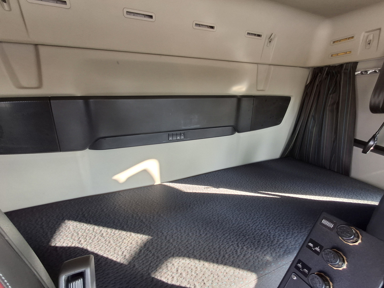 Cestovna čistilica VOLVO FMX 420 Zamiatarka Kehrmaschine Euro 6 PM2.5 BROCK VS 7 TECH Karcher L/R 2145 Mth 2021r: slika Cestovna čistilica VOLVO FMX 420 Zamiatarka Kehrmaschine Euro 6 PM2.5 BROCK VS 7 TECH Karcher L/R 2145 Mth 2021r