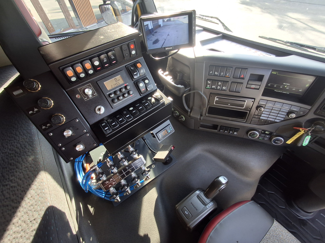 Cestovna čistilica VOLVO FMX 420 Zamiatarka Kehrmaschine Euro 6 PM2.5 BROCK VS 7 TECH Karcher L/R 2145 Mth 2021r: slika Cestovna čistilica VOLVO FMX 420 Zamiatarka Kehrmaschine Euro 6 PM2.5 BROCK VS 7 TECH Karcher L/R 2145 Mth 2021r