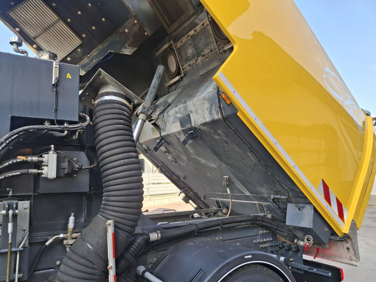 Cestovna čistilica VOLVO FMX 420 Zamiatarka Kehrmaschine Euro 6 PM2.5 BROCK VS 7 TECH Karcher L/R 2145 Mth 2021r: slika Cestovna čistilica VOLVO FMX 420 Zamiatarka Kehrmaschine Euro 6 PM2.5 BROCK VS 7 TECH Karcher L/R 2145 Mth 2021r