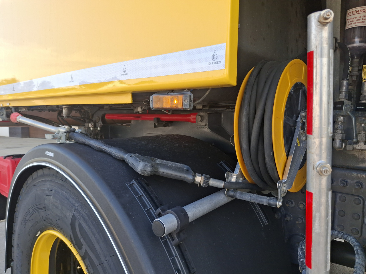 Cestovna čistilica VOLVO FMX 420 Zamiatarka Kehrmaschine Euro 6 PM2.5 BROCK VS 7 TECH Karcher L/R 2145 Mth 2021r: slika Cestovna čistilica VOLVO FMX 420 Zamiatarka Kehrmaschine Euro 6 PM2.5 BROCK VS 7 TECH Karcher L/R 2145 Mth 2021r